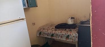 bag evlerinde pulsuz qalmaq: Kirayə verilir: sadə, mebellı kiçik otaq-mətbəxli yaşayış sahəsi - — 2