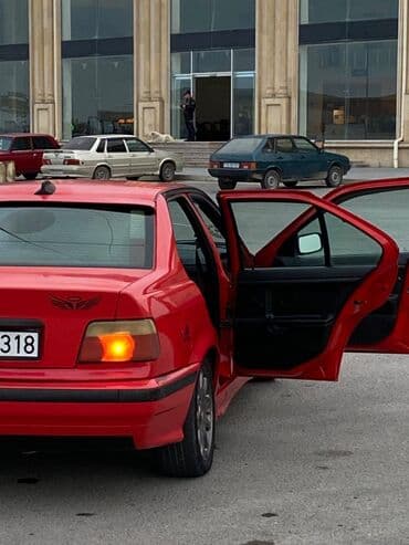 фольксваген пассат 1 8 турбо: Qırmızı rəngli sedan avtomobil Xüsusiyyətlər: - Korpus: 4 qapılı — 11