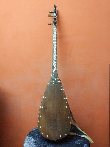 Akkordeonlar: Saz. Qədimi. 1948 -ci il. Əl işi. Üstü təbii sədəflə işlənib. Bəzi — 2