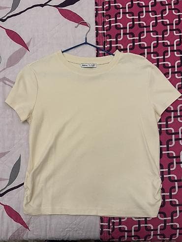 Bershka qısaqollu T‑şört - Rəng: açıq krem/ivori - Model: basic