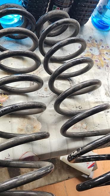 unitaz işlənmiş: Ağ rəngli keramika tualet, oturacağı və ayrı su çəni ilə təchiz — 5