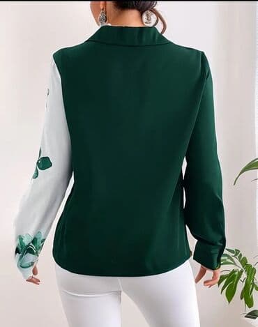 atlas köynəklər: Ağ-tünd yaşıl rəng tonlu köynək satılır. Yenidir. Heç geyinilməyib — 2