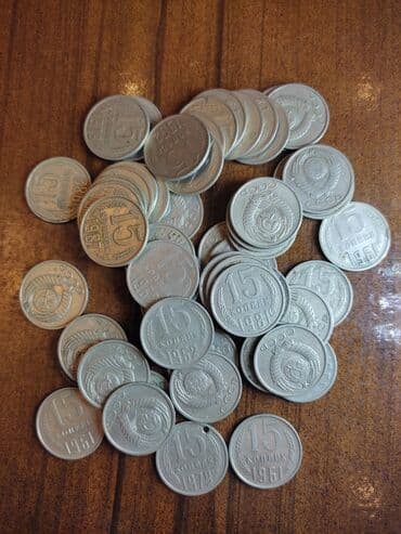 700 manat nece rubldu: Sovet 50 qəpikləri - 25 ədəd; 5 ədəd Lenin olan. 25AZN Sovet 15 — 1