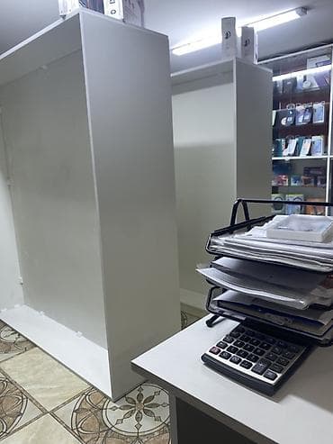 vitrin stend: Ağ rəngli mağaza vitrini/stand konstruksiyaları - Material — 2