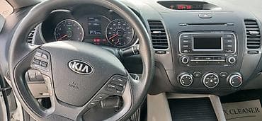 Kia: Kia Cerato (Ağ rəng, sedan) Texniki xüsusiyyətlər: - Benzin — 5
