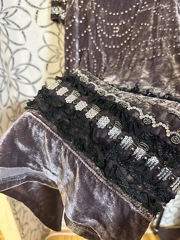 desd paltarlar: Brend: Idol Ölçü: L Qısaqol, dəyirmi yaxalı qadın paltarı. Yumşaq — 2