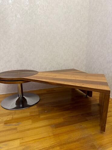 Jurnalniy masa. Mdf material. Problemi yoxdur. Cox funksional masadir