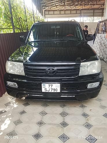 Toyota Land Cruiser (100 seriyası) – qara rəngli, tam ölçülü off-road