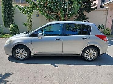 Nissan Tiida hatchback, gümüşü rəng. - Kuzov: 5 qapılı hatchback — 4