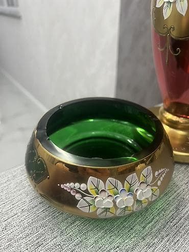 konfet qabi: Qızılı naxışlı şüşə qab - Material: qalın yaşıl şüşə, xaricində — 1