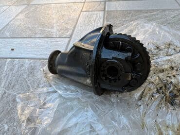 Qara rəngdə olan avtomobil diferensialı. Bu diferensial, gücü