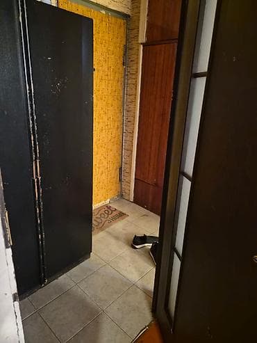 1 otaqli kiraye: Neftçilər Metrosunun düz çıxışında, köhne binada,1 otaqlı mənzil — 5