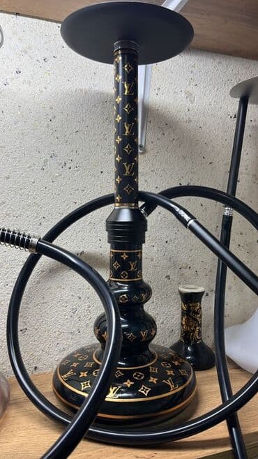 Şüşə nərgilə seti – qara rəngli, qızılı naxışlarla bəzədilmiş premium