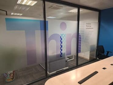 şuşə kəsimi: Mağaza qapıları Şüşə — 6