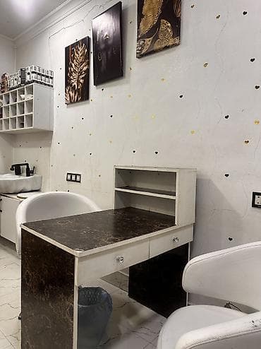 qutu sifarişi: Düz masa, Siyirməli, Polkalı, Teksturalı laminat — 1