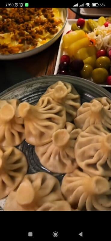 Ev tipli xinkali – şirəli, iri bükmələr. - Xəmir: nazik və elastik