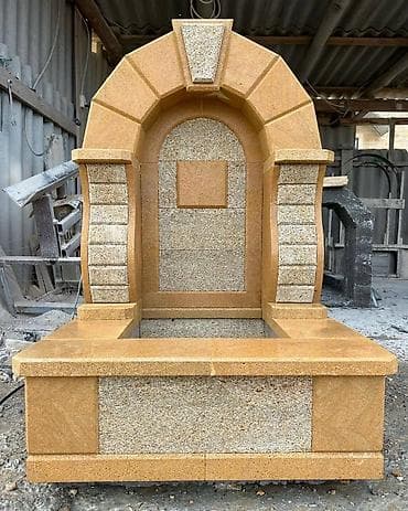 mezar daşları sekiller: Qumtaşı və qranitdən hazırlanmış məzar abidəsi - Material: sarı tonlu — 1