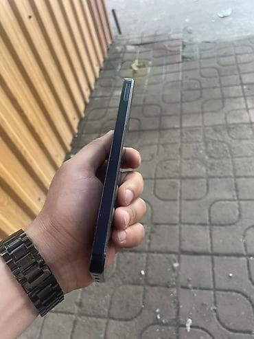 iphone 14 pri: Samsung A15 Smartfon – gövdəsi düz kənarlı, tünd (qara) rəngdə, metal — 2
