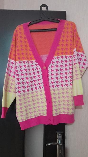 Jaket heç istifadə olunmayıb. Yenidir. Ölçü standart oversize