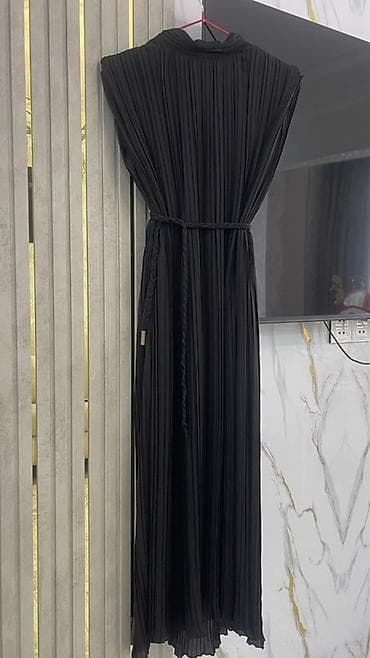 1defe geynilib yenidir(M-L-XL)uygundur Qara pliseli maxi paltar -