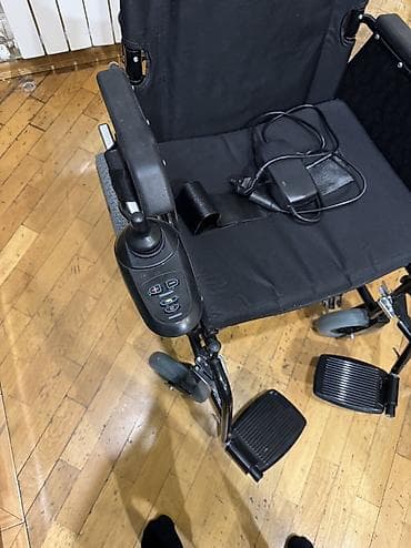 ayaq ucun: Elektrik təkərli əlil arabası Sürət: 6 km/saat Hərəkət məsafəsi: 25 — 3