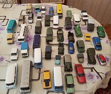 Maqnitofonlu vitrin üçün kolleksiya model avtomobillər dəsti -