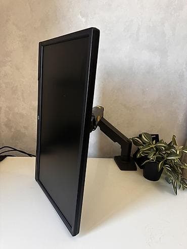 kub nece hesablanir: Masaüstü iş/gaming üçün tam dəst: 2 monitor, mexaniki klaviatura — 4