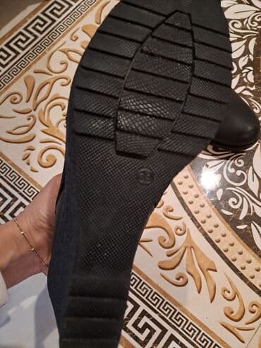 Qadın geyimləri: Ölçü: 39, rəng - Qara, İşlənmiş — 3