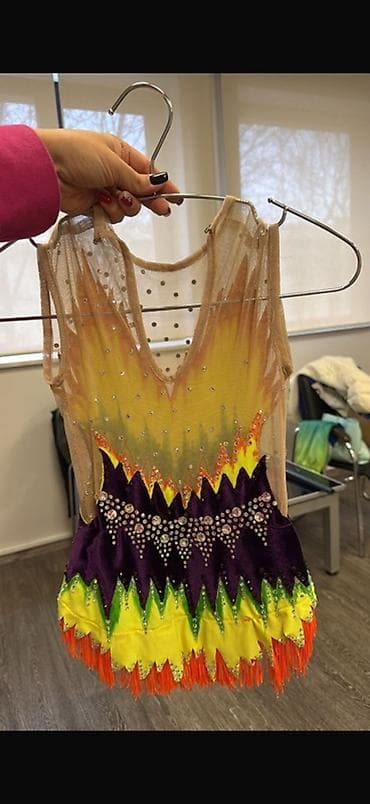 pul kolleksiya: Gimnastikası üçün geyimləri 1) Qırmızı-ağ daşlı 100 azn 7-9 yash 2) — 6