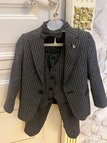 Usaq kostyum desti 2 yasa uyqundur yenidir 1 defe giyinilib