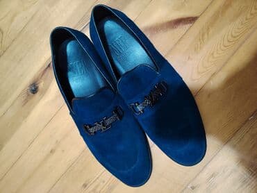Ayaqqabı 41 ölçüdür heç geyinilməyib. Alınan qiymetden çox aşağı