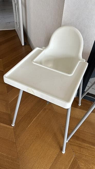 deri plas: IKEA Uşaq yemək stulu - Sadə və praktik dizayn: ağ plastik oturacaq — 1