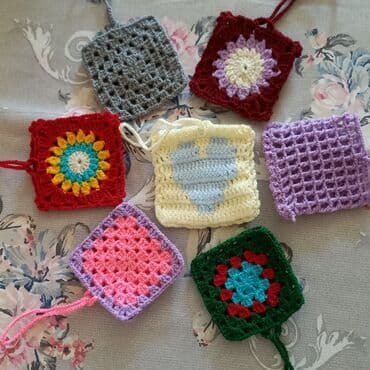 Toy paltarları və aksesuarları: Telefon qulaqcıq qabı,brelok,kiçik cüzdan,yolluq möhür-təsbeh çantası — 9