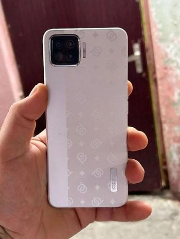 a 51 telefon: Oppo F17, 128 GB — 4