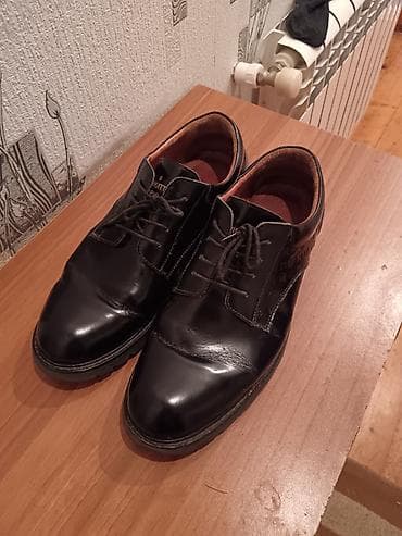 ayaqqabi: Klassik kişi ayaqqabısı – qara rəng, bağcıqlı model. - Material — 8