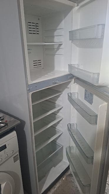 xaladelnik aliram: İki qapılı məişət soyuducusu - Rəng: metalik boz, qara tutacaqlar - — 2