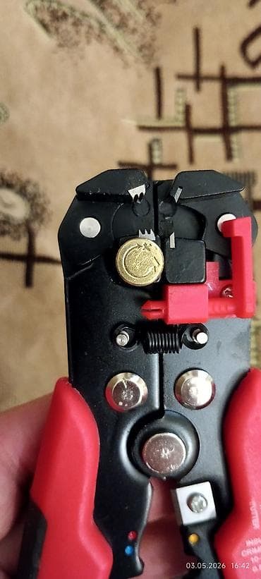 taxta kesen makina: Avtomatik kabel soyucu və sıxıcı alət - 3-i 1-də funksionallıq: kabel — 2