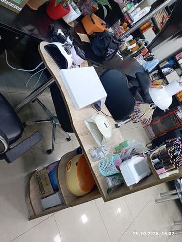 стол для маникюра: Düz masa, Polkalı, Teksturalı laminat — 1