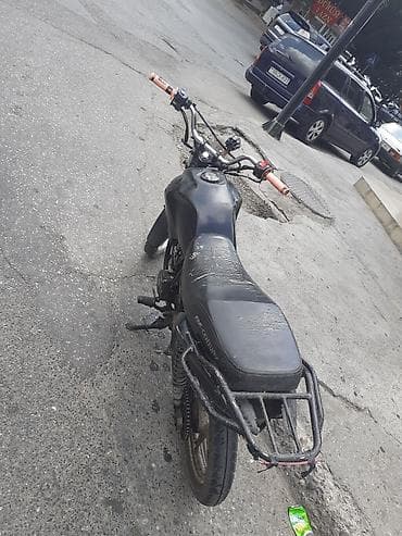 Moped/Moto (karburatorlu, tək silindrli) Xüsusiyyətlər: - Beniznlə — 2