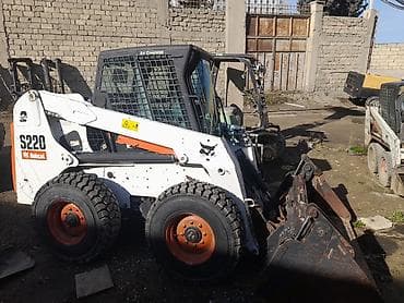 kompressor teh: Bobcat S220 skid steer yükləyici Xüsusiyyətlər: - Model: Bobcat S220 — 1