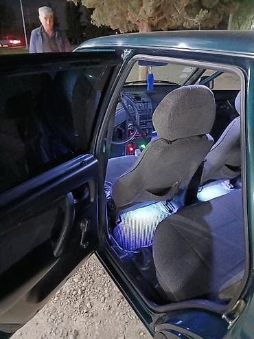 masin lada: Lada Samara sedan - Kuzov: 4 qapılı sedan, tünd yaşıl rəng - Nömrə — 6