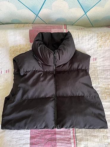 Qara rəngli şişmə qolsuz jilet - Model: qısa kəsimli, yüksək boğazlı