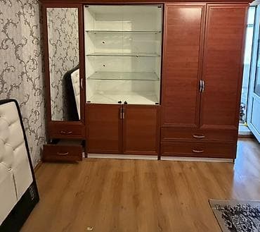 qoz: Mebel dəsti – şkaf-vitrin kombinasiyası - Material: ağac teksturalı — 1