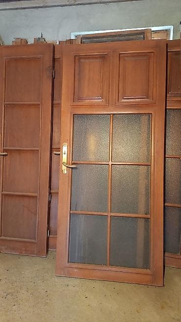 agac satiram: Ağac giriş/interyer qapısı - Material: təbii ağac (qoz rəngində). - — 1