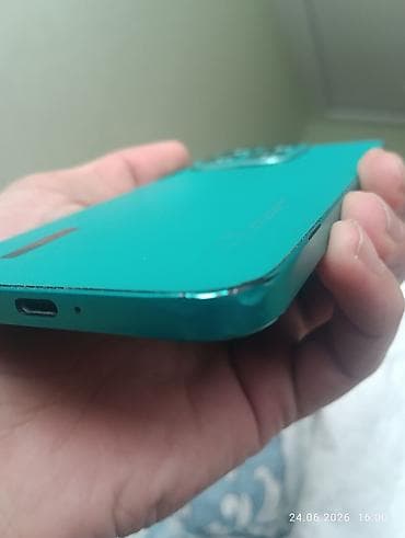 data modem sim card: Model görünüşlü yaşıl rəngli smartfon - Ekran: Tam ekran ön panel — 3