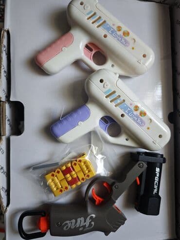 игрушечный металлический пистолет в бишкеке: Bu dəstdə ağ rəngdə, çəhrayı və bənövşəyi tutacaqları olan iki oyuncaq — 1
