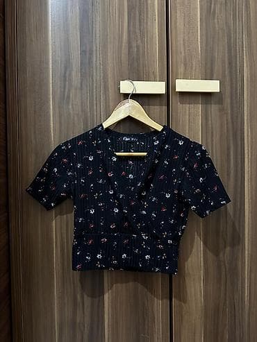 ana bala geyimi: Xs s m razmerler her biri 5 azn Qadın geyim dəsti – 4 məhsul 1) Ağ — 5