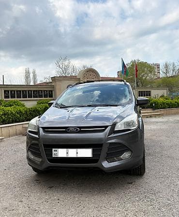 Ford Escape: 1.6 l | 2013 il 246000 km Ofrouder/SUV