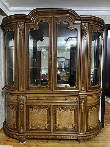 шкаф для документов с замком: 2si birlikdə 400 manat. Təmiz taxtadı, qədimidi, ağır materialdı — 2