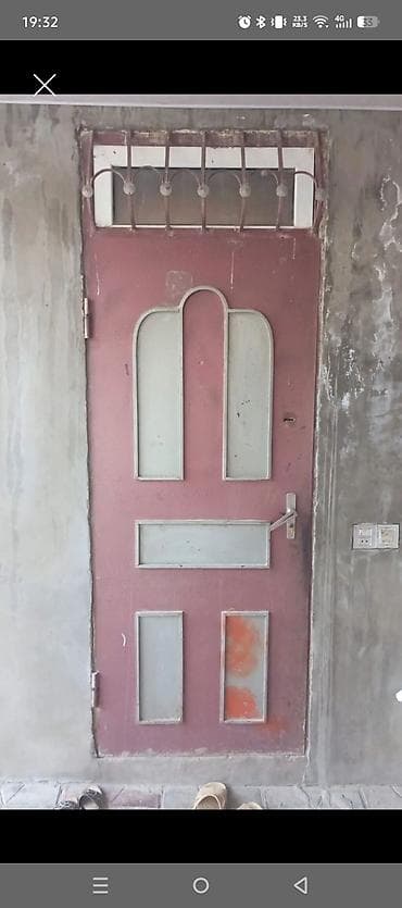 Dəmir giriş qapısı - Material: qalın metal/dəmir gödə - Rəng: tünd